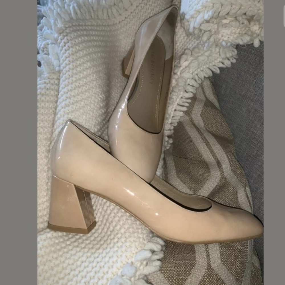 Stuart Weitzman Beige Patent Leather Heels - Picture 4 of 8